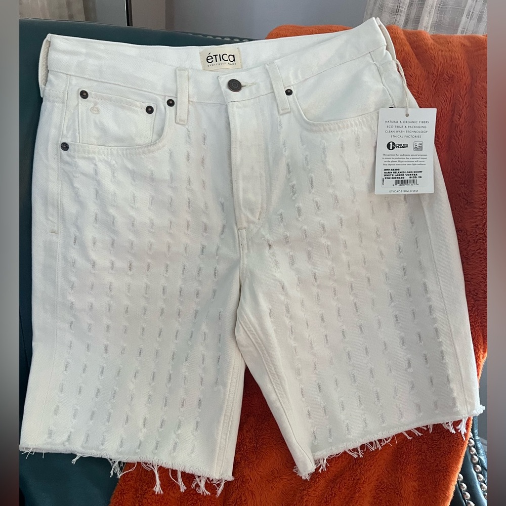 Ética Narin relaxed long shorts